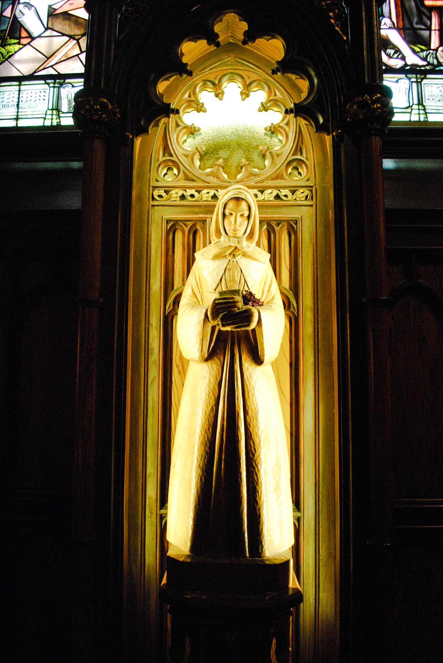 Statue in Notre Dame Cathedral